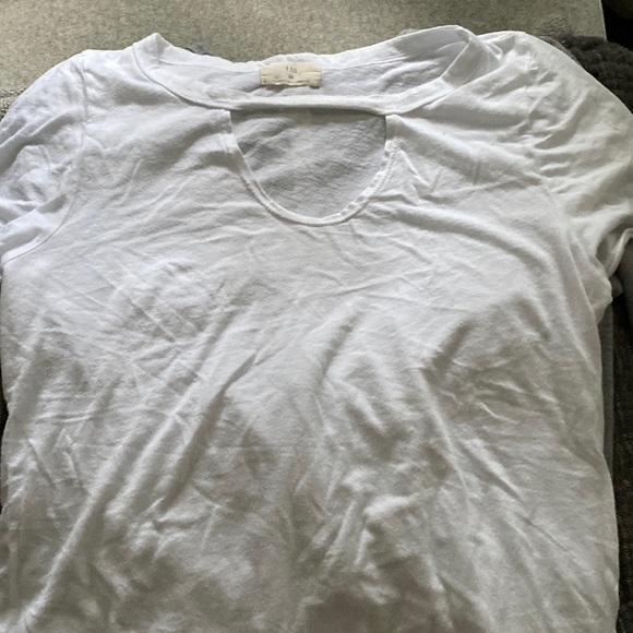 White t with cut out - Picture 1 of 3